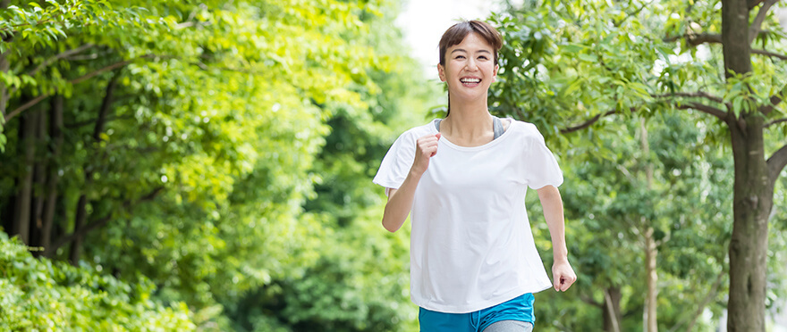 【画像】スポーツをする中年女性